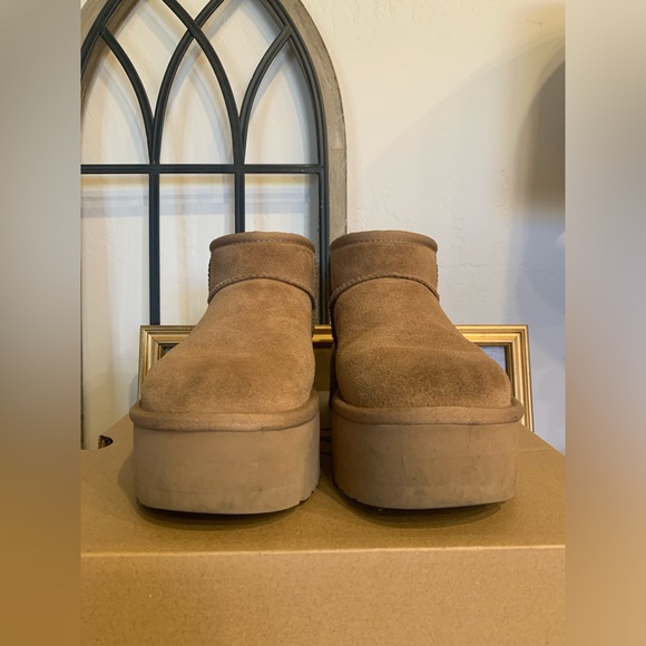 UGG Women’s Classic Ultra Mini Platform - Size 7 - Chestnut Color - Picture 8 of 10